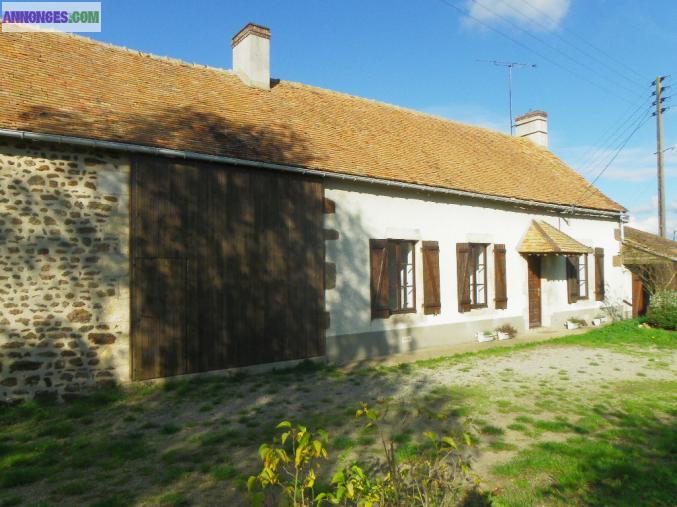 Fermette avec plan d'eau