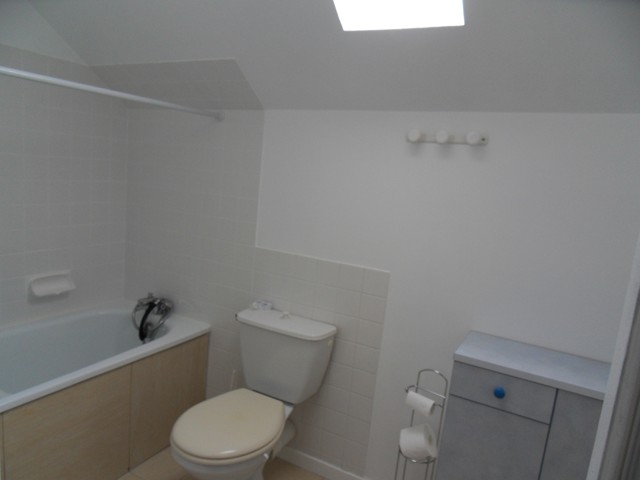 Bourges studio meublé 18m2 quartier dojo 325euros Dispo de suite