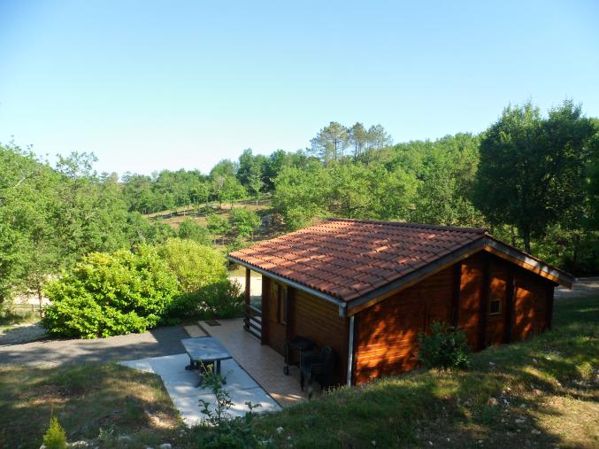 CHALETS DANS LE LOT – 4 à 6 pers – 500€ / sem