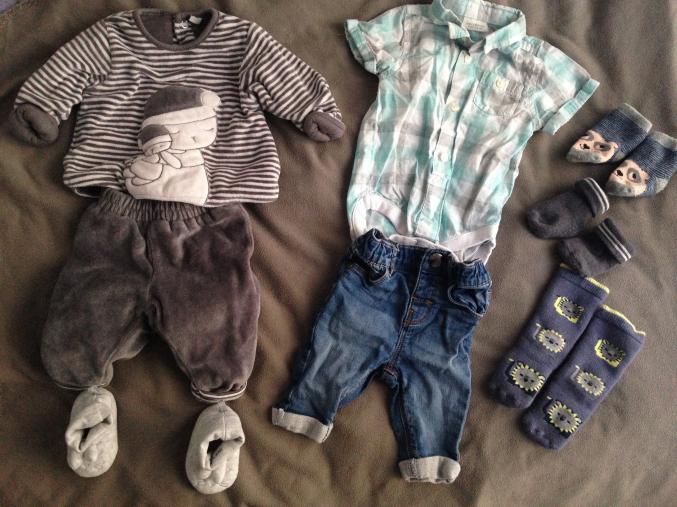 Lot Vêtements bébé garçon 1 mois + couches