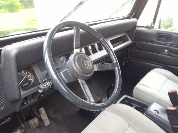 4X4 JEEP wrangler laredo 2.5