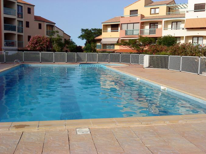 STUDIO CABINE bord lac - 750 m mer PISCINE 4/5 p.