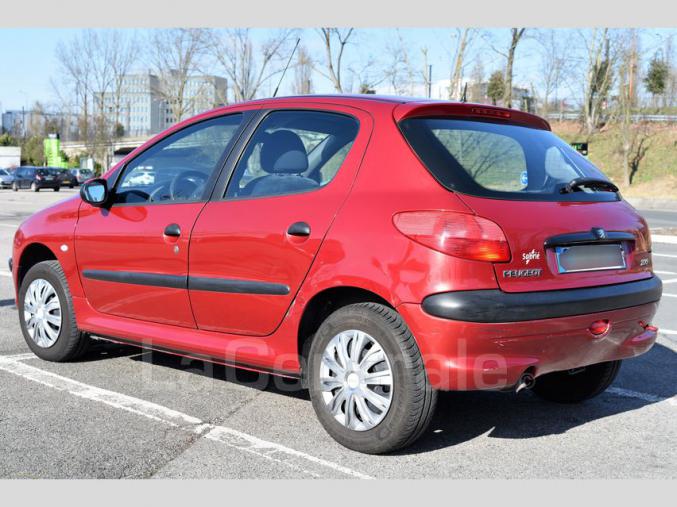 PEUGEOT	206