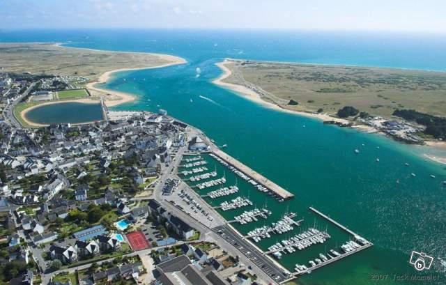 Appartement au RDCH indépendant au sein d'une résidence avec piscine chauffée