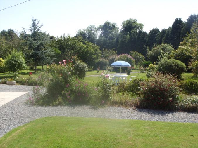 MAISON DE CAMPAGNE DANS GRAND PARC ARBORE