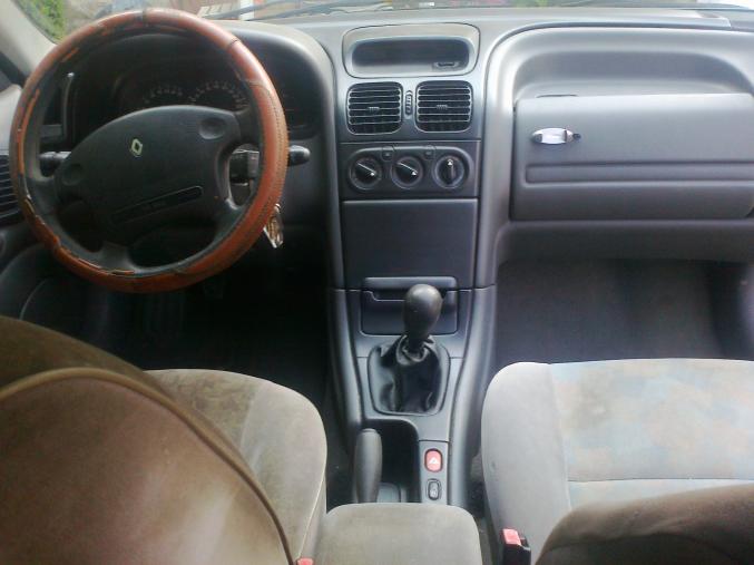 Laguna 2.2d(1000 E a debattre).