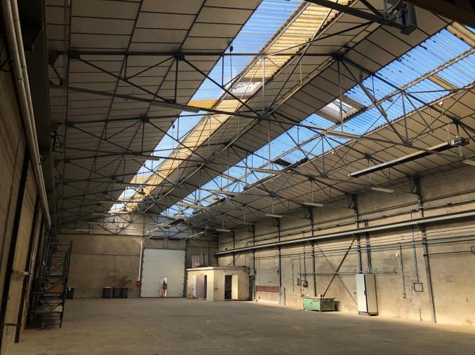 Loue Entrepôt 720 m2