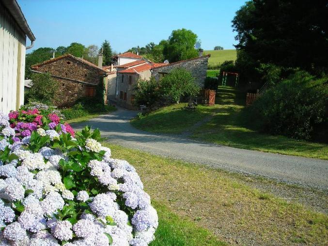  3 Gîtes avec salle de réception.