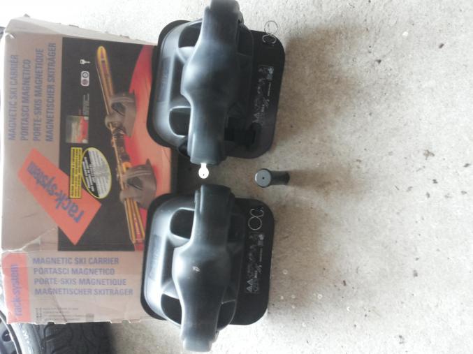 Porte ski magnetic