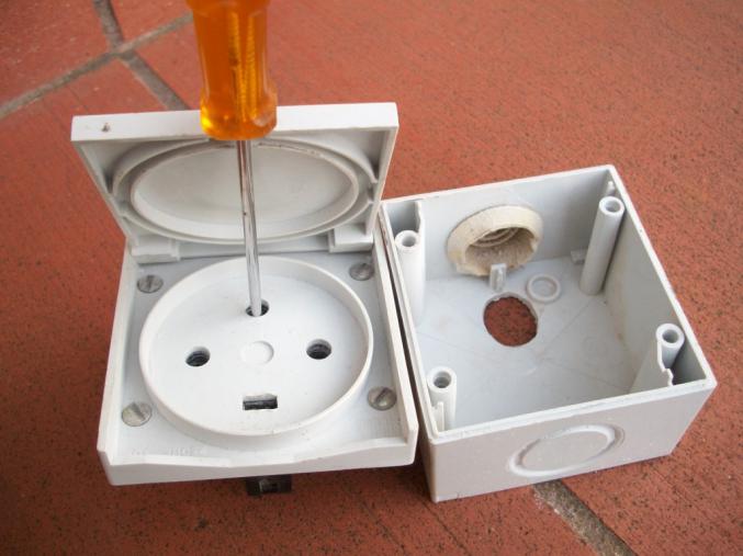 Prise triphasee sarel et legrand