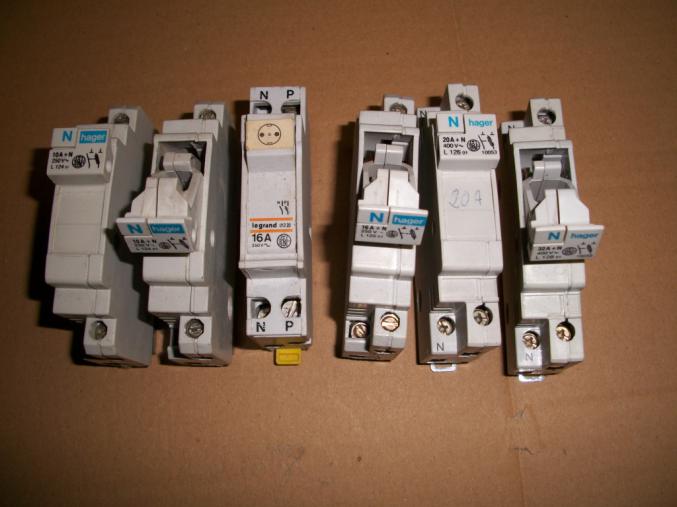 Coupe circuit disjoncteur a fusible