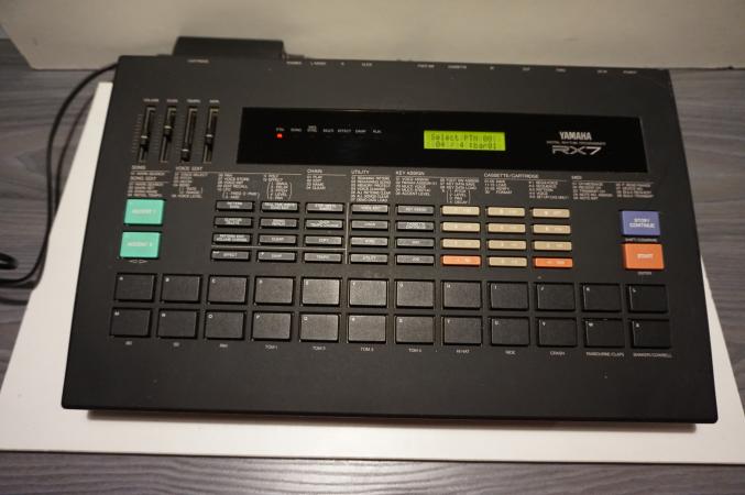 Yamaha Boîte à rythme RX7