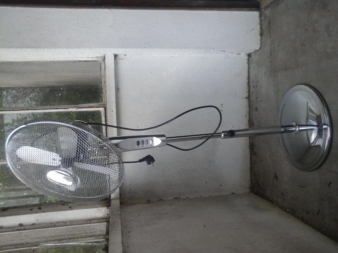 Ventilateur sur pied