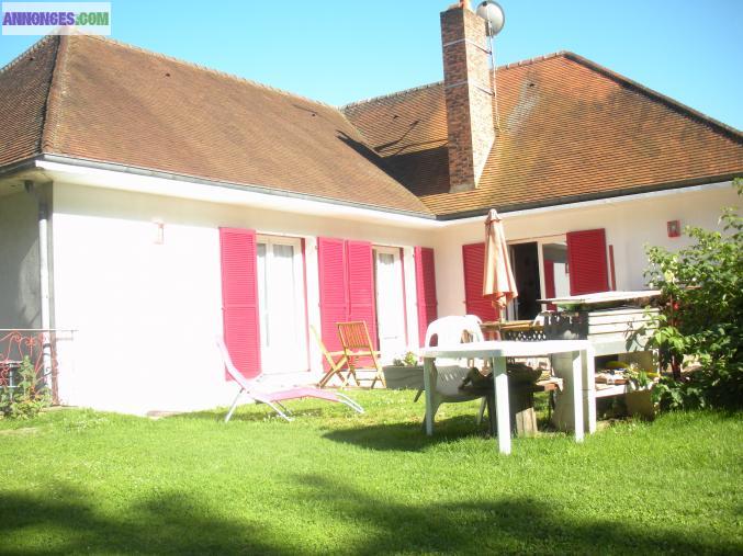 Maison dans village boisee