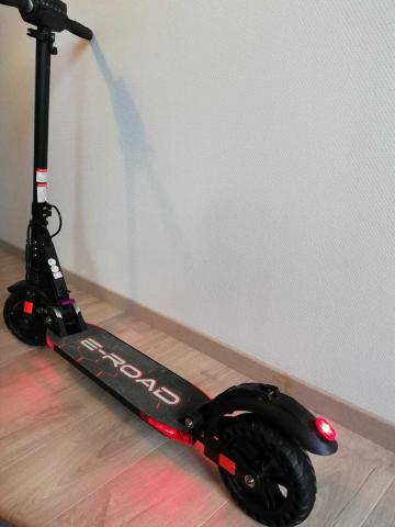 TROTTINETTE ÉLECTRIQUE E-ROAD LYTROT V3 350W Peu utilisée Très Bon État