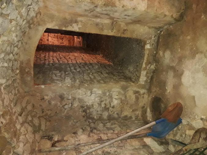 Location cave (bouteille, meubles, légumes, ...) 10m2, sécurisé 2 portes dans village