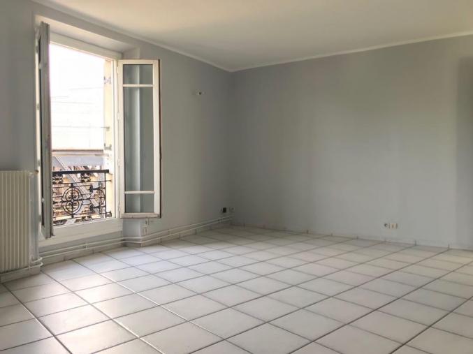 Tres beau 3 pieces 2 minutes de la gare des chantiers proche TOUT commerces