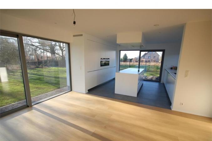 Magnifique maison avec garage à Jarnac