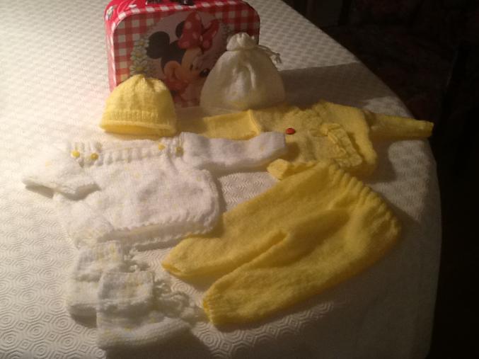 Layette tricotee main