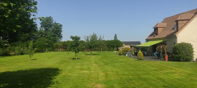 Vend résidence de 170 m2 sur 5000 m2 de terrain, au calme et en pleine nature.