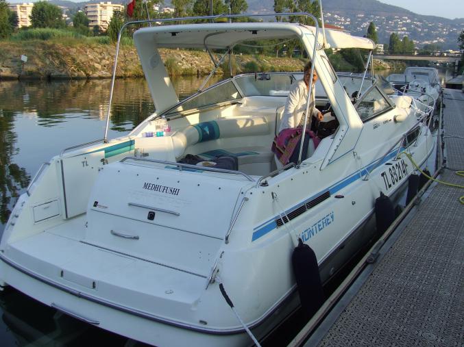 BATEAU MOTEUR AVEC PLACE AU PORT CANNES MARINA