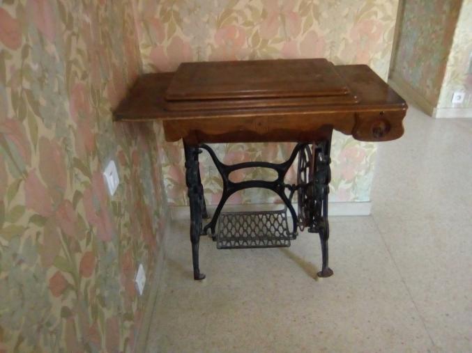 MACHINE A COUDRE ANCIENNE A SABOT