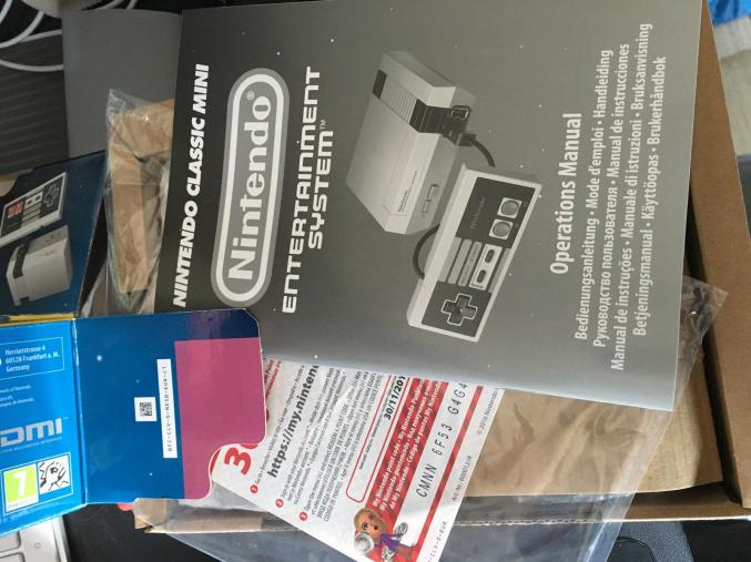 Nintendo NES Classic Mini Neuve + une 2ème manette