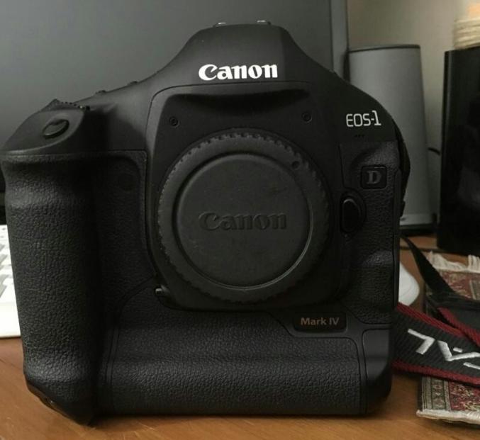 Boitier Canon EOS 1 D mark IV +EF 28-300mm+Flash