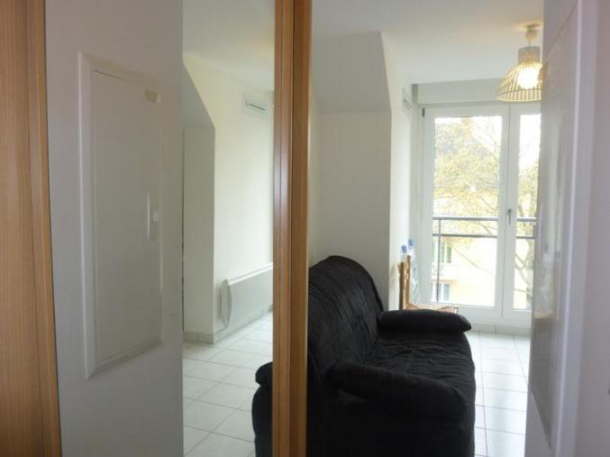 Loue meublé avec terrasse dans résidence neuve