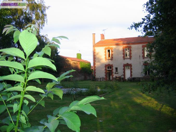 Maison de maitre 230 m2 avec dépendances 400 m2 sur parc boisé 25000 m2