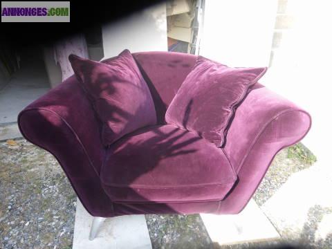 DEUX FAUTEUILS VELOURS