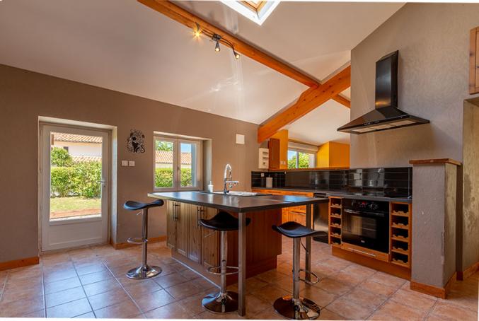 Maison ancienne rénovée 201 m2 sur terrain 1648 m2