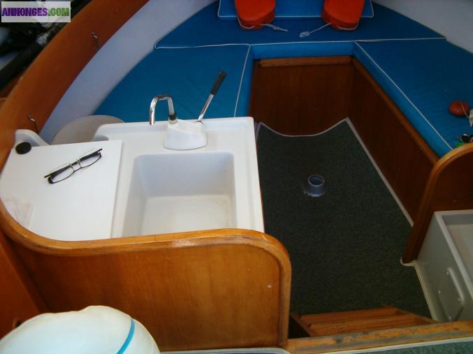 BATEAU TIMONIER PÊCHE PROMENADE