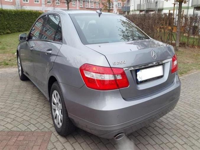 Mercedes-Benz E 200 CGI BlueEFFICIENCY  !