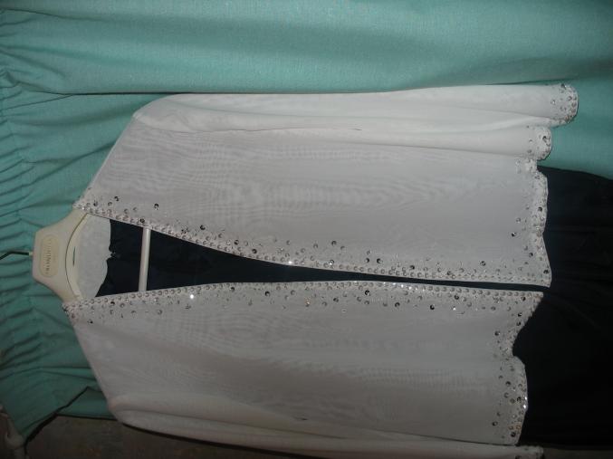 Très belle robe fourreau bleu marine doublée, servi une fois