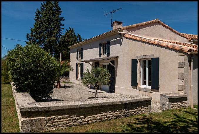 Maison ancienne rénovée 201 m2 sur terrain 1648 m2