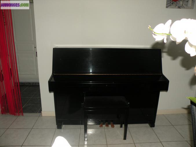 Piano droit noir laqué Young Chang