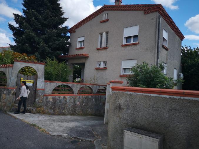 Villa sur terrain arboré