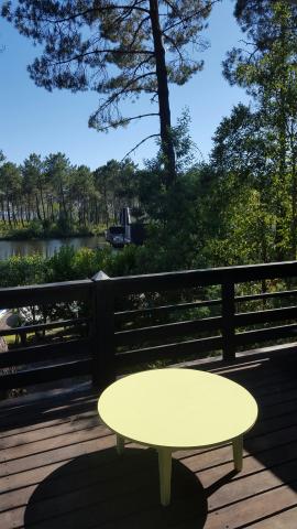 VILLA AU BORD DE L EAU