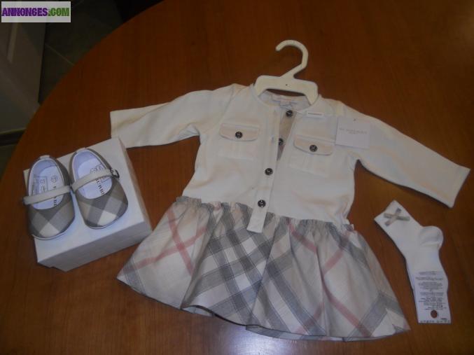 Robe burberry neuve bébé 6 mois + ballerines et chaussettes