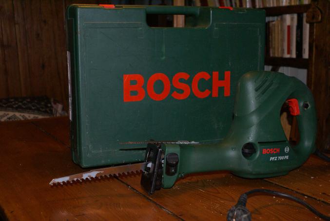 Scie électrique bois 