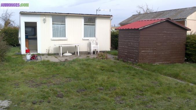 Caravane sur terrain de camping