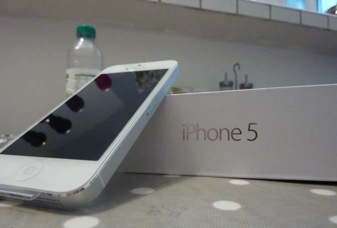 IPhone 5 blanc NEUF, ss plastique, gar. et facture