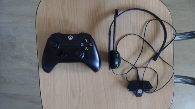 Xbox One + 1 manette + 10 jeux