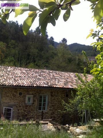 URGENT...maison de village a renover...