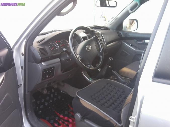 Toyota land cruiser kdj 8 places