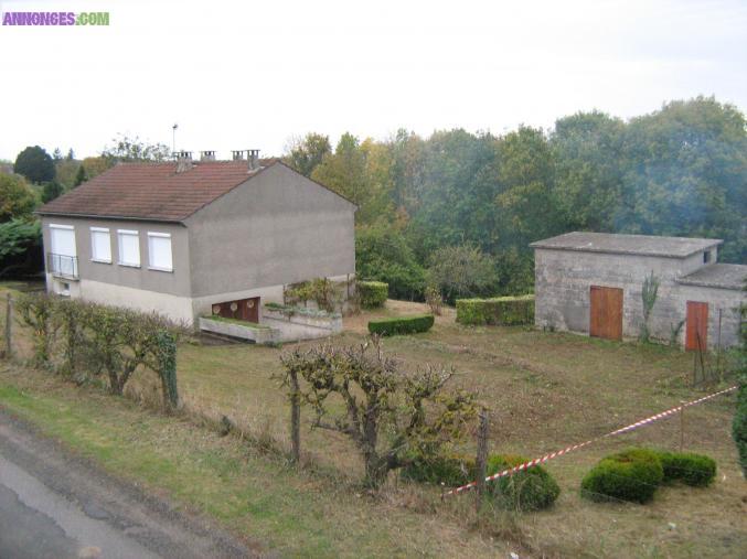 Maison avec terrain 2133m2