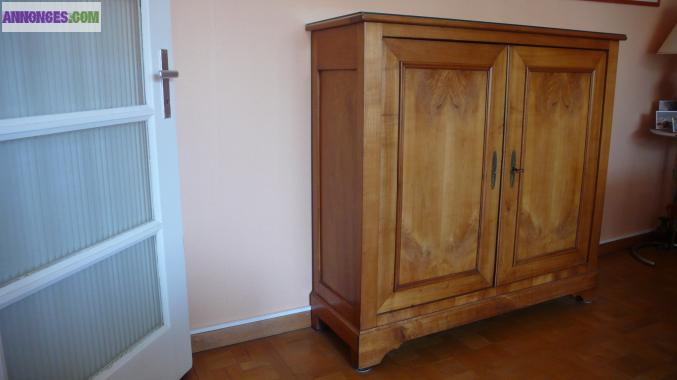 Buffet Ancien en Merisier Massif