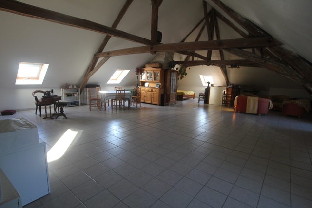 TOURAINE: entre Tours, Amboise et Blois, vente d'une ancienne auberge entièrement rénovée.