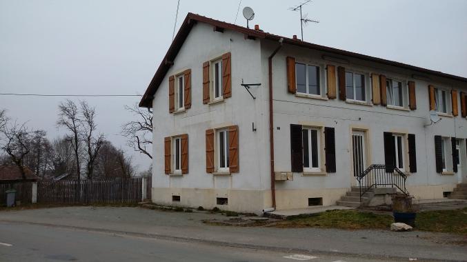 Maison mitoyenne composée de 2 appartements indépendants